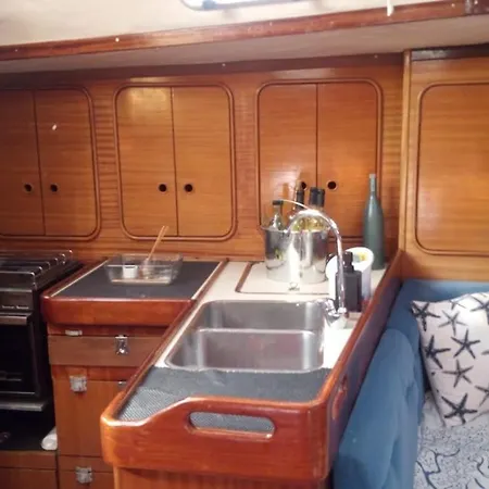 Magical Overnight In Romantic Sailboat Båthotell