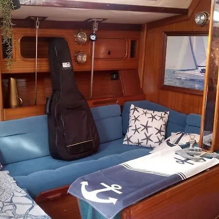 Magical Overnight In Romantic Sailboat Båthotell *